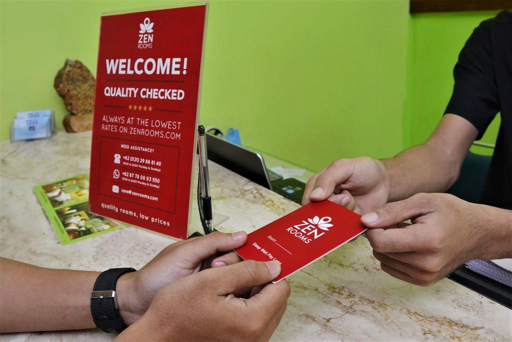 Zen Rooms Rujia Pecenongan Jakarta Buitenkant foto