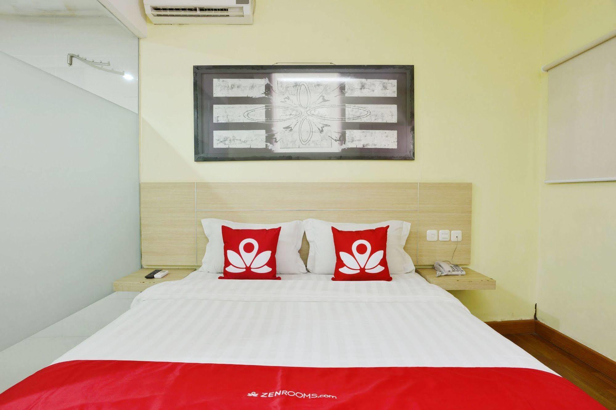 Zen Rooms Rujia Pecenongan Jakarta Buitenkant foto