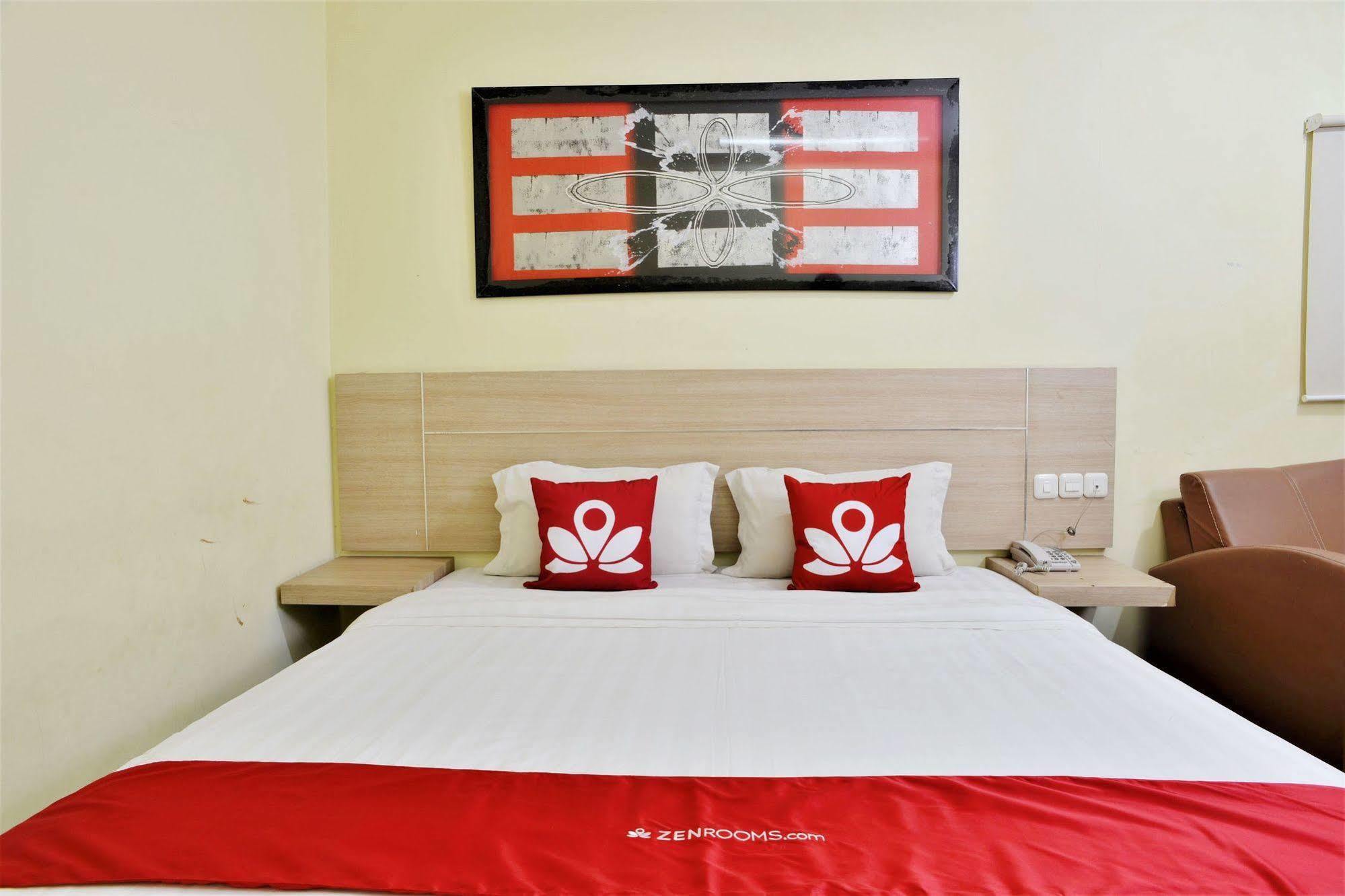 Zen Rooms Rujia Pecenongan Jakarta Buitenkant foto