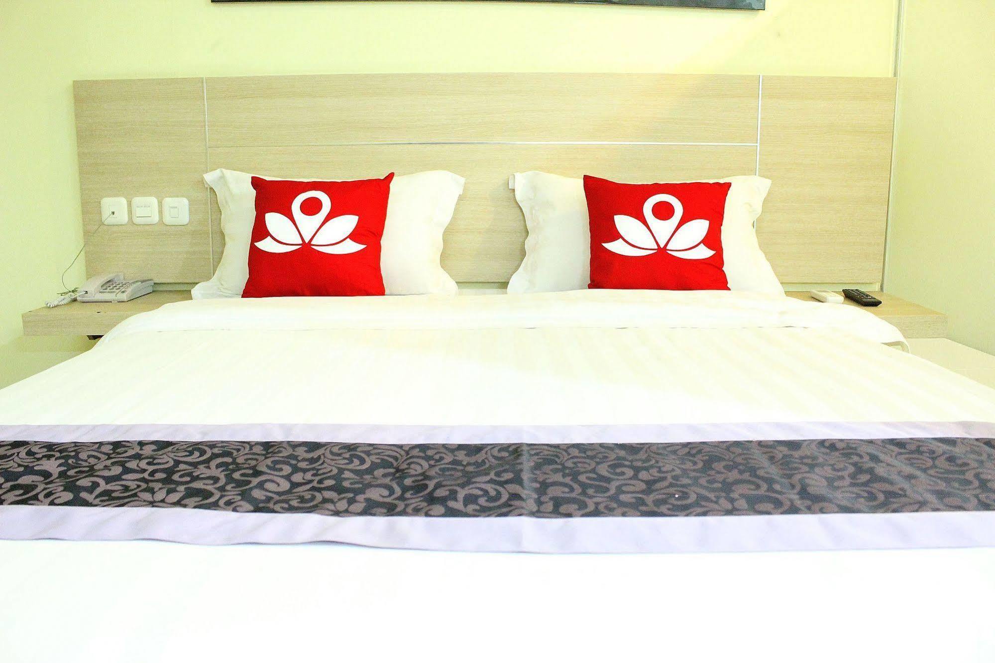 Zen Rooms Rujia Pecenongan Jakarta Buitenkant foto
