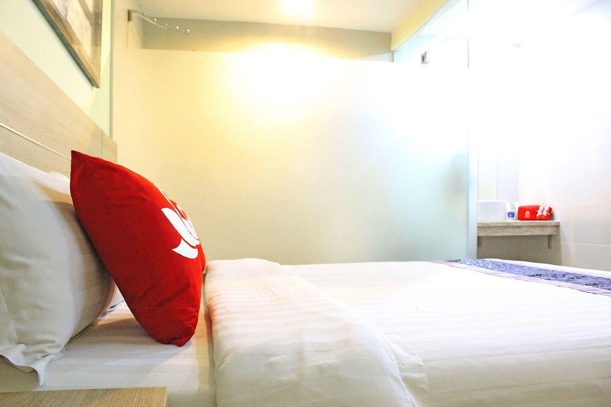 Zen Rooms Rujia Pecenongan Jakarta Buitenkant foto